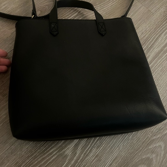 Madewell Small Transport
Leather Crossbody
Tote - Picture 6 of 13